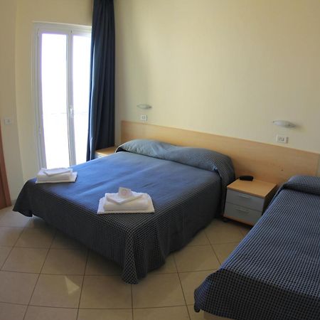 Hotel Fantasy Rímini Habitación foto